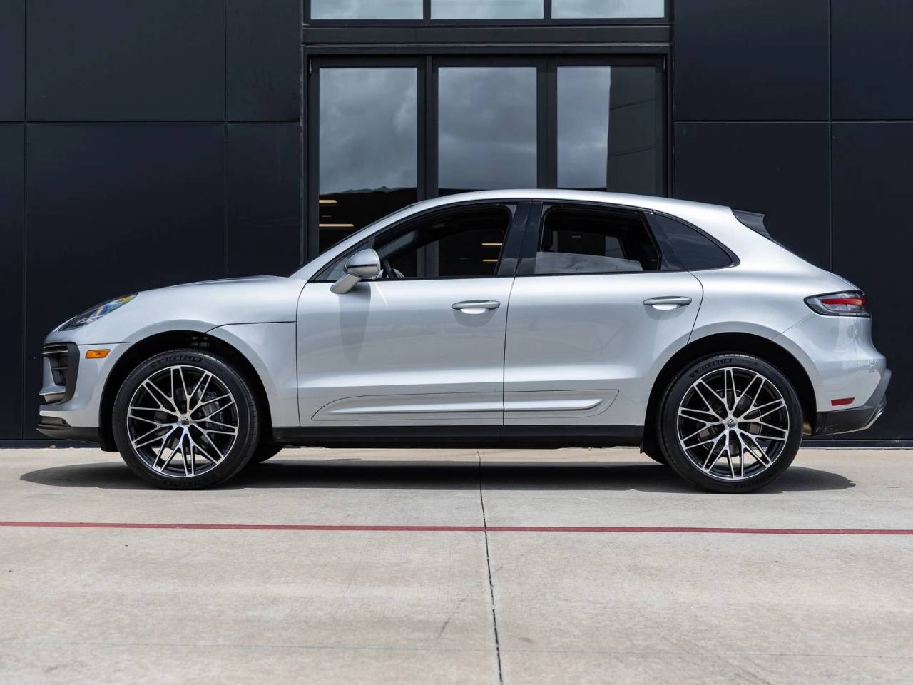 2025 Porsche Macan AWD