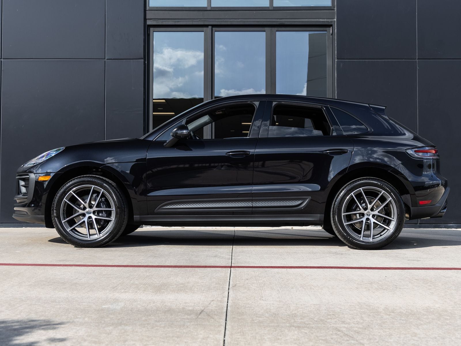 2026 Porsche Macan AWD