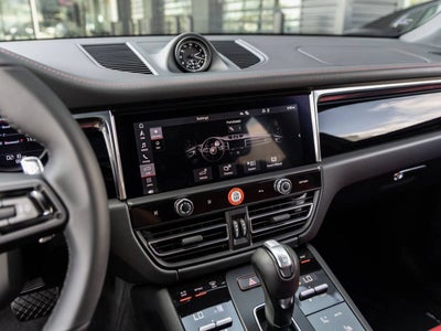 2026 Porsche Macan AWD