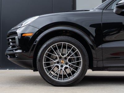 2023 Porsche Cayenne Base