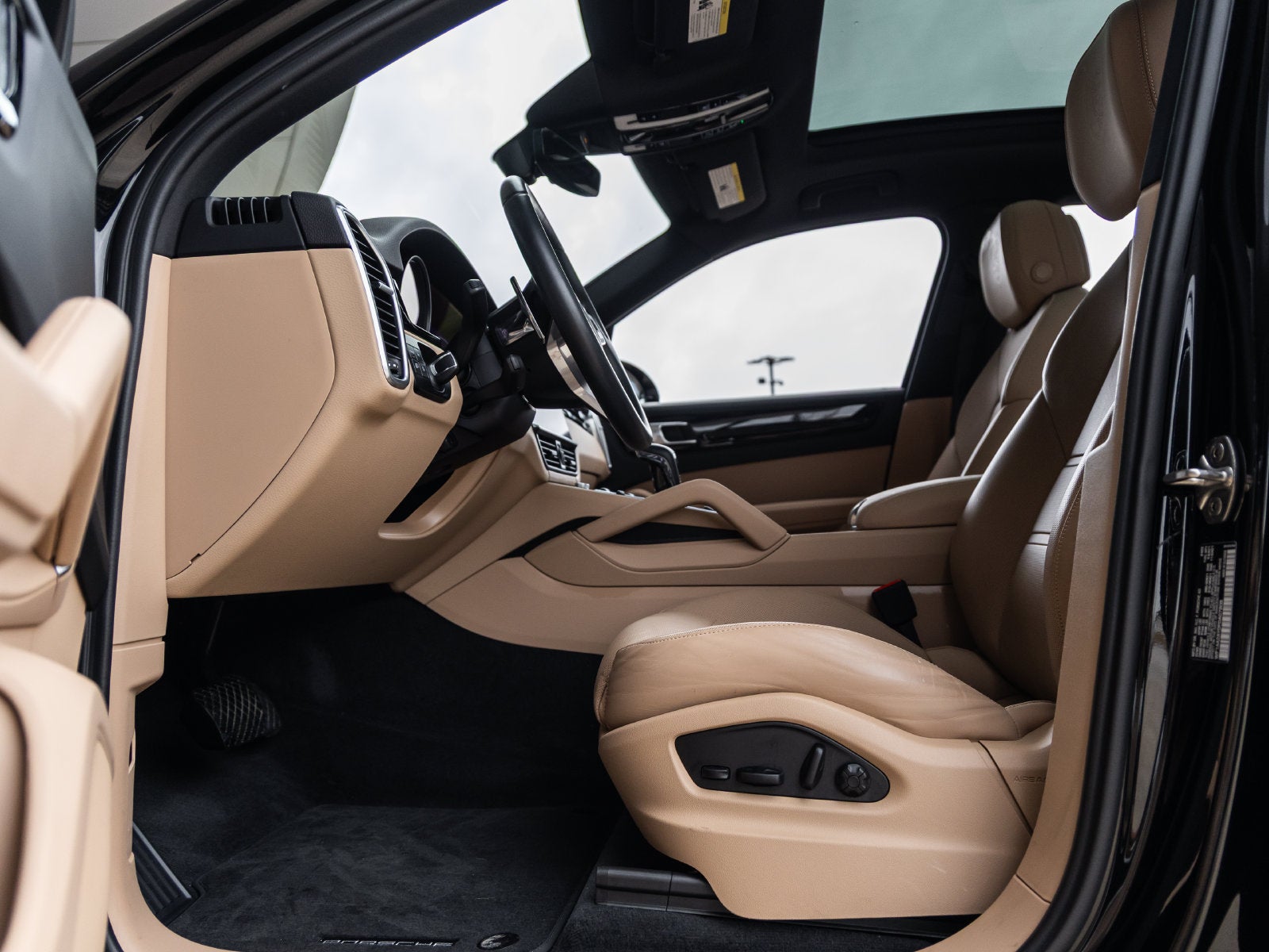 2023 Porsche Cayenne Base