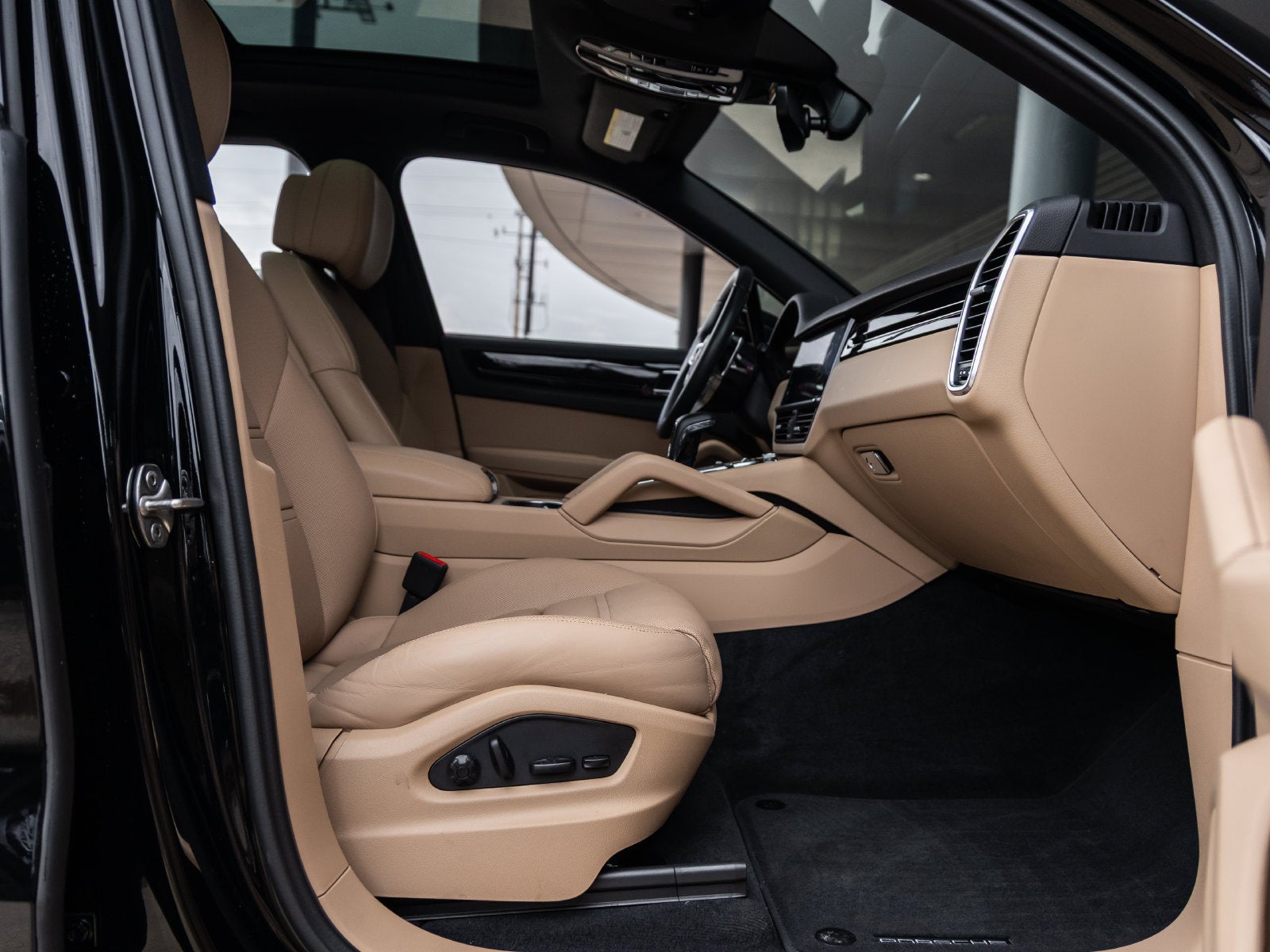 2023 Porsche Cayenne Base