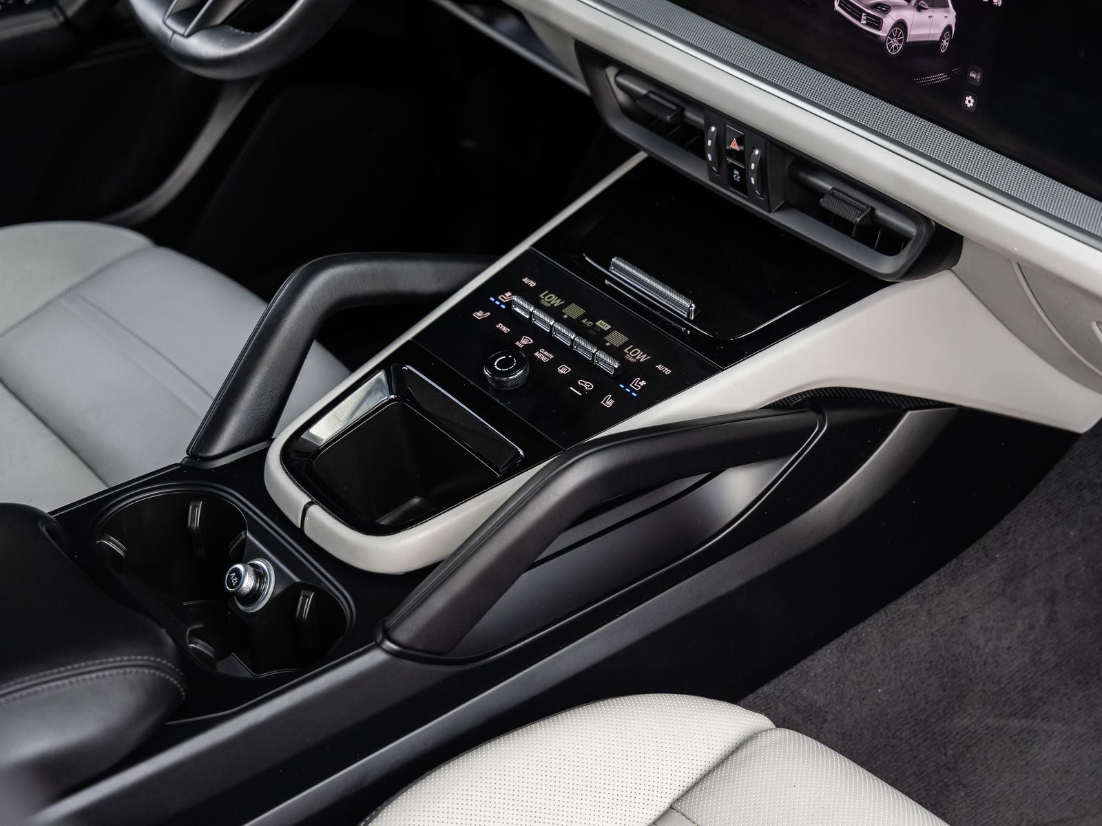 2025 Porsche Cayenne AWD