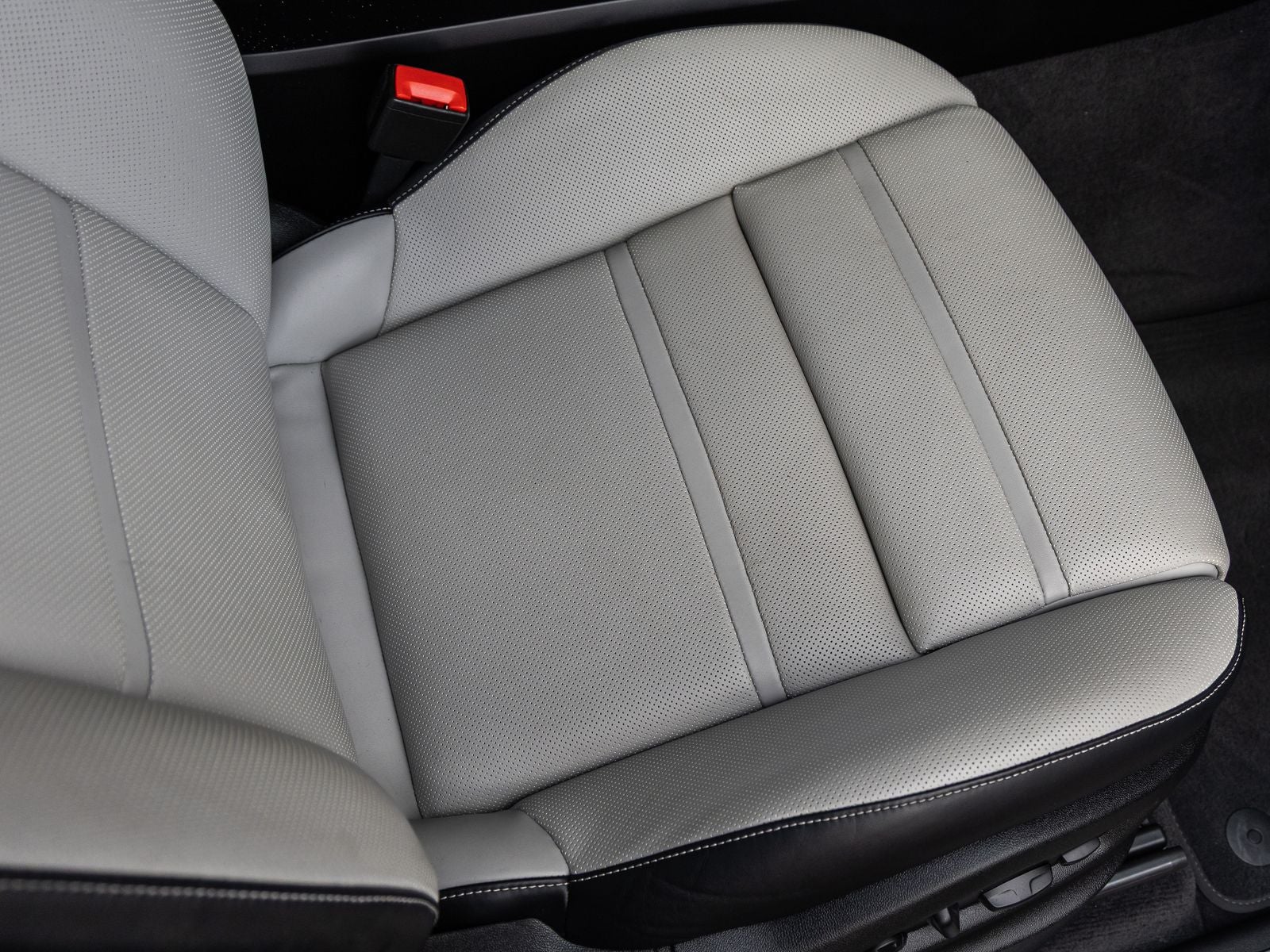 2025 Porsche Cayenne AWD