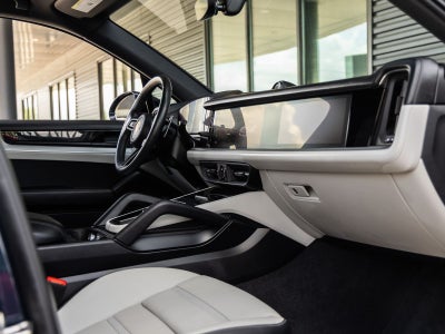 2025 Porsche Cayenne AWD