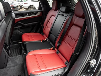 2025 Porsche Cayenne AWD
