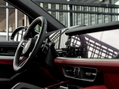 2025 Porsche Cayenne AWD