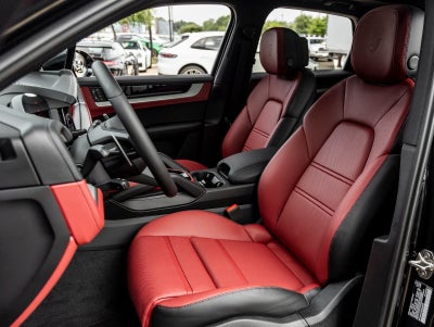 2025 Porsche Cayenne AWD