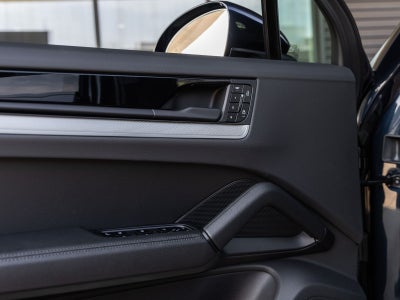 2026 Porsche Cayenne AWD