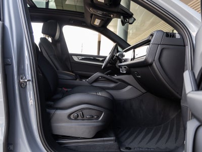 2026 Porsche Cayenne AWD
