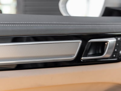 2023 Porsche Cayenne Cayenne Platinum Edition (MY23)