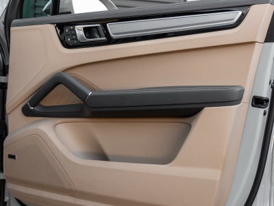 2023 Porsche Cayenne Cayenne Platinum Edition (MY23)