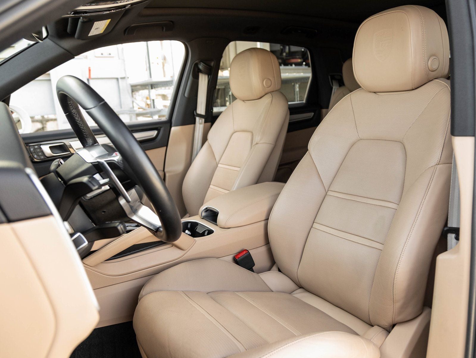 2023 Porsche Cayenne Platinum Edition