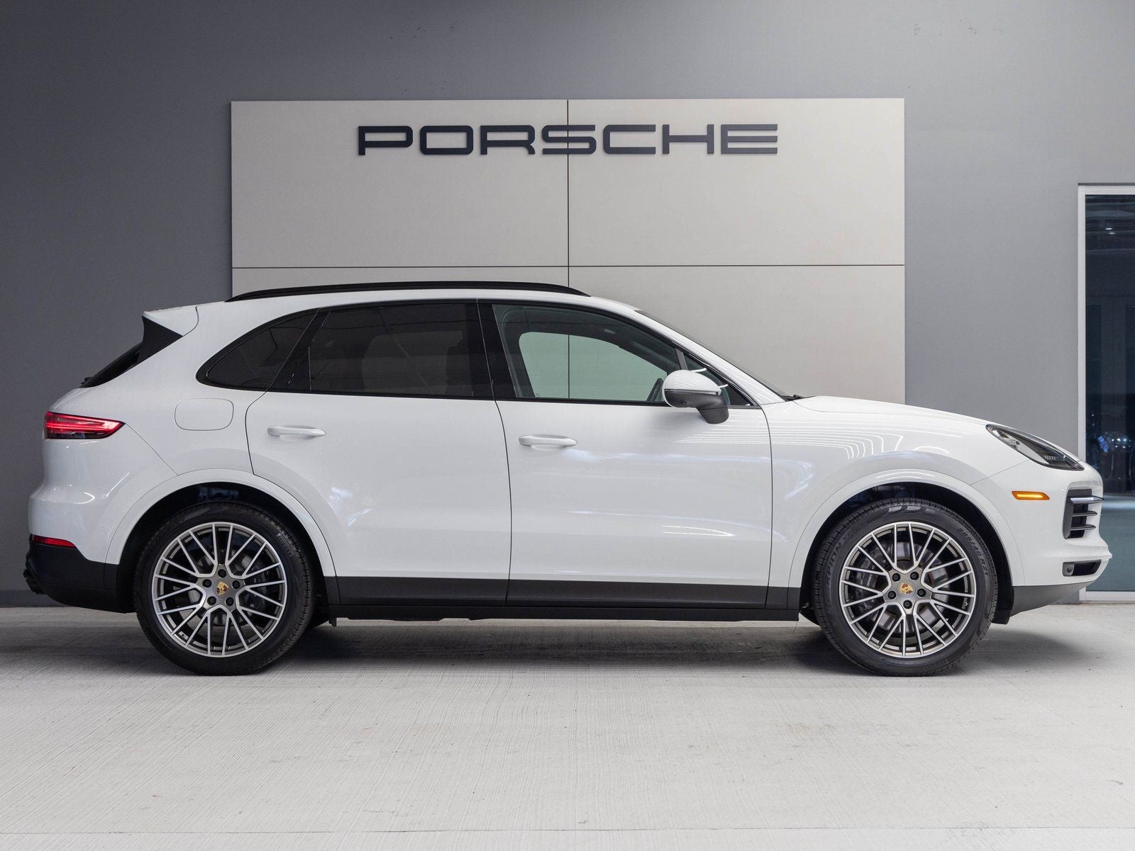 2023 Porsche Cayenne Platinum Edition