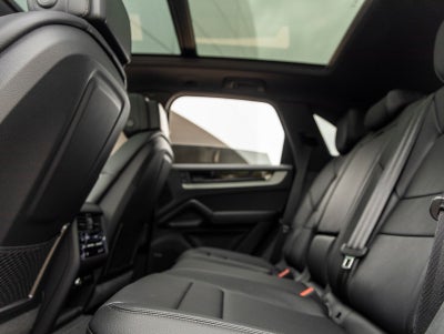 2025 Porsche Cayenne AWD
