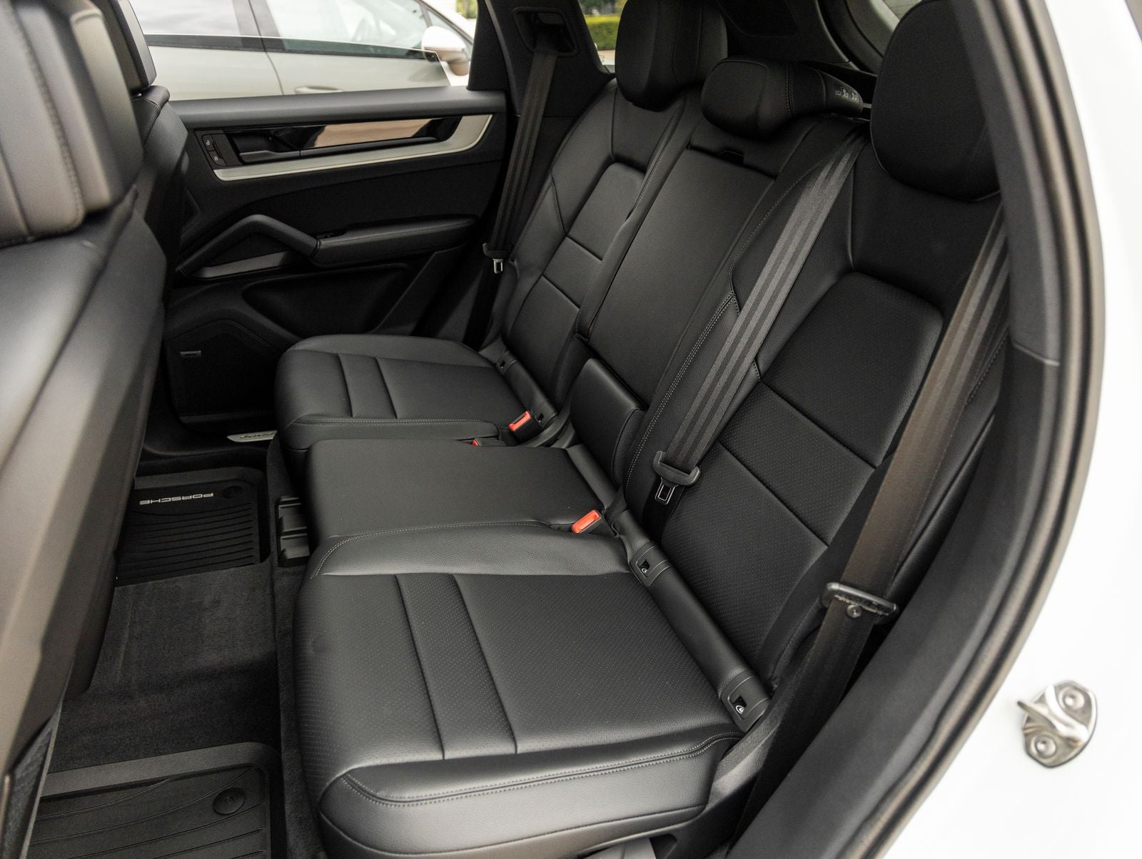 2025 Porsche Cayenne AWD