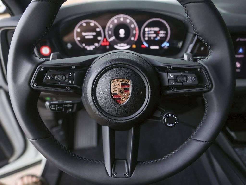 2025 Porsche Cayenne AWD