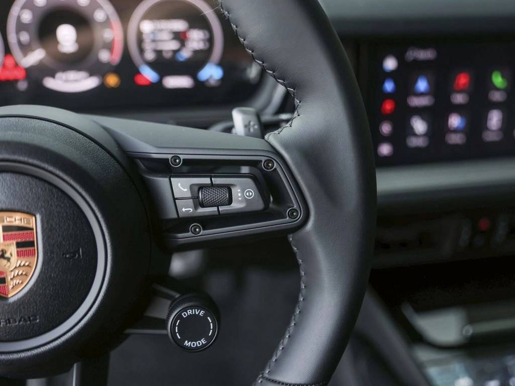 2025 Porsche Cayenne AWD