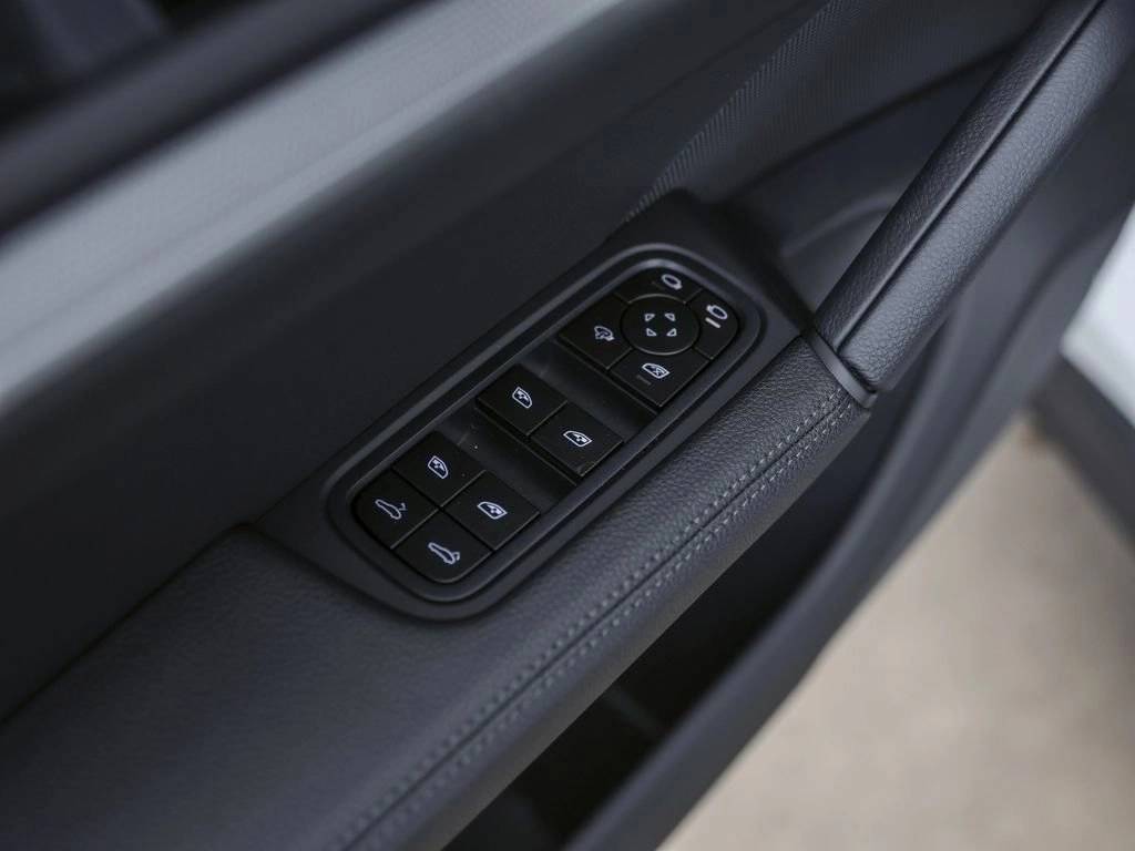 2025 Porsche Cayenne AWD