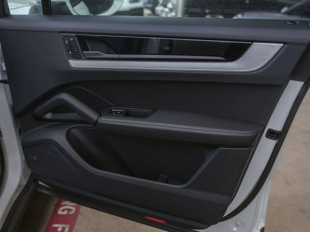 2025 Porsche Cayenne AWD