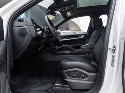 2025 Porsche Cayenne AWD