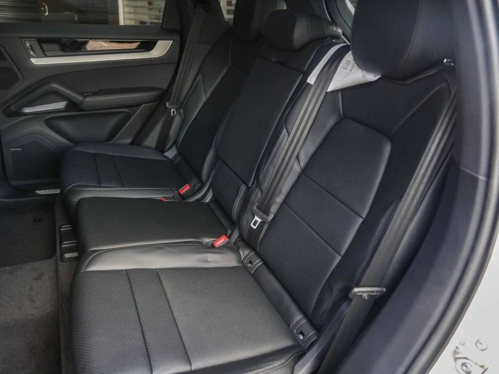 2025 Porsche Cayenne AWD