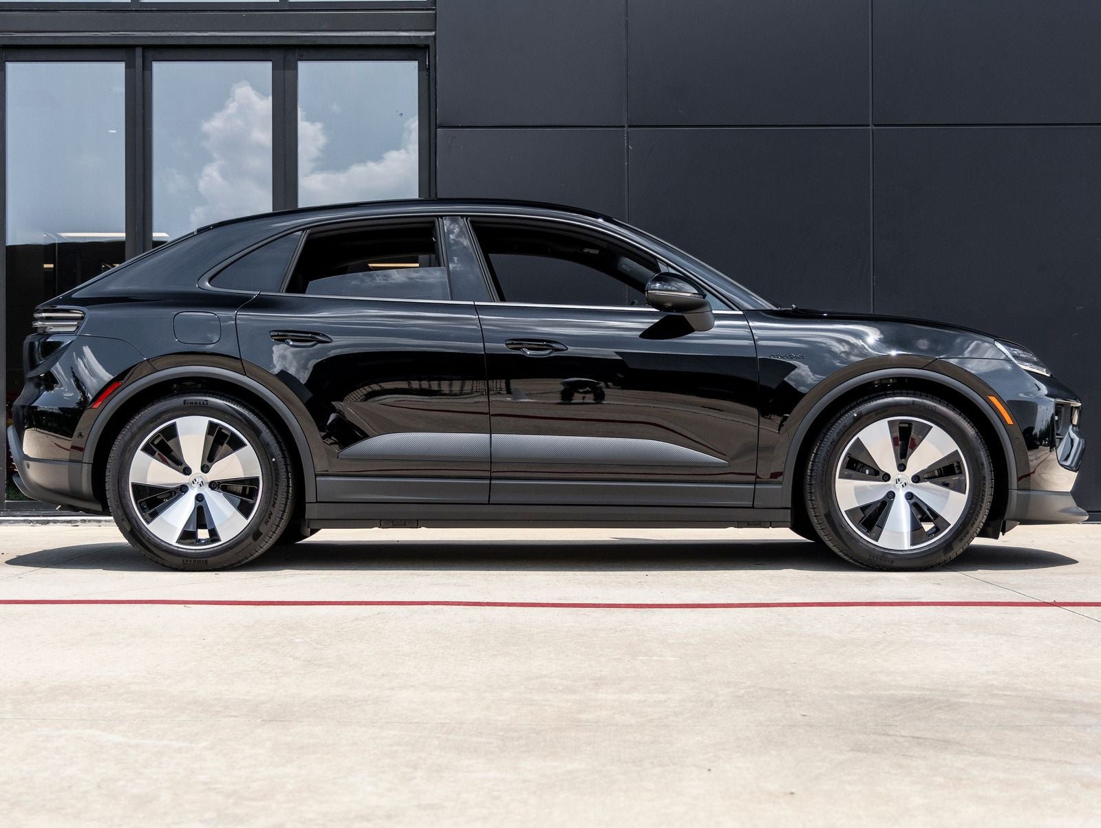 2025 Porsche Macan 4 Electric