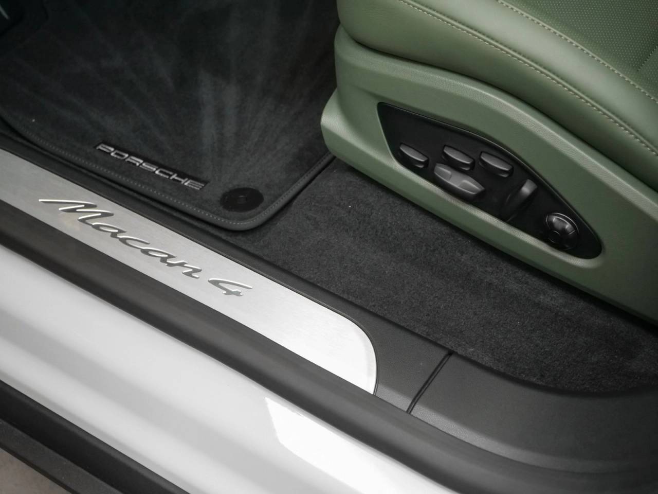 2025 Porsche Macan Electric Macan 4 Electric