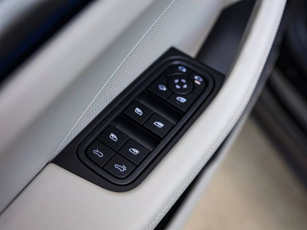 2025 Porsche Macan 4 Electric