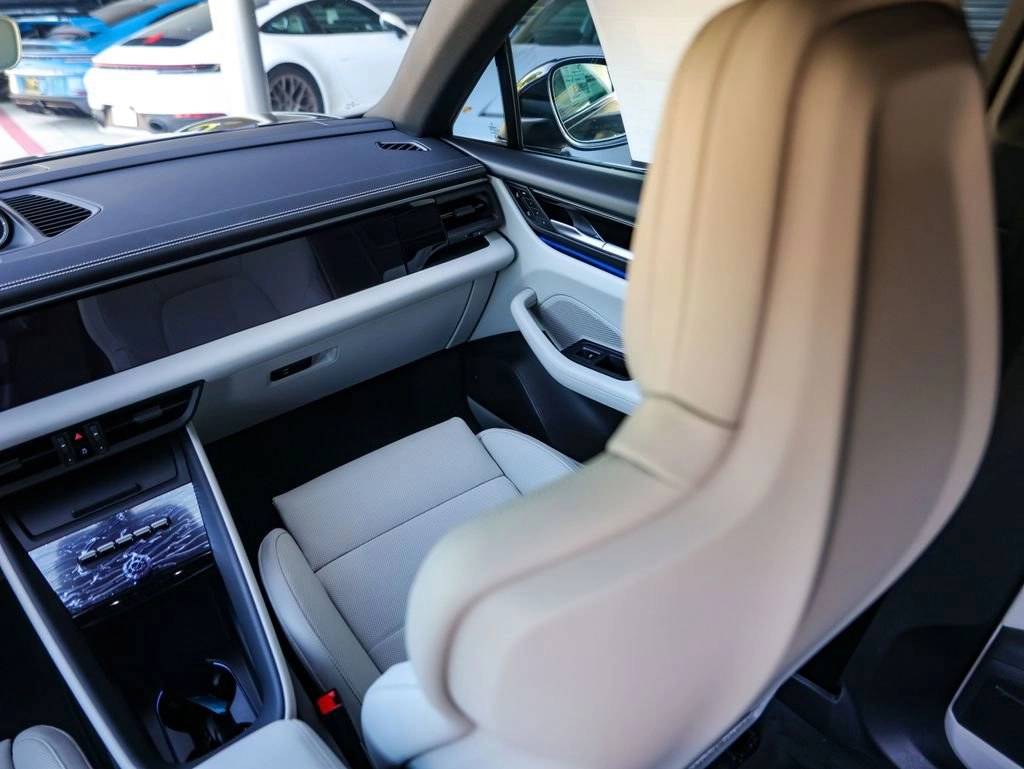 2025 Porsche Macan 4 Electric