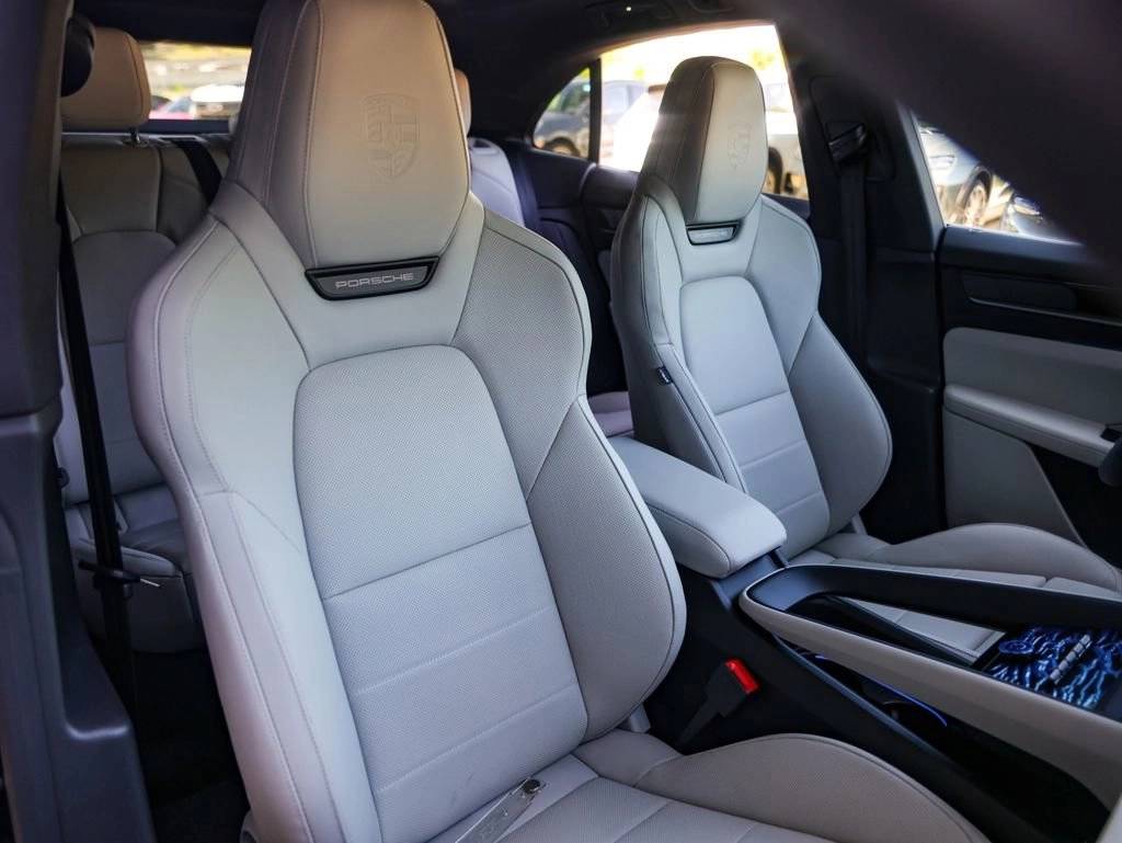 2025 Porsche Macan 4 Electric