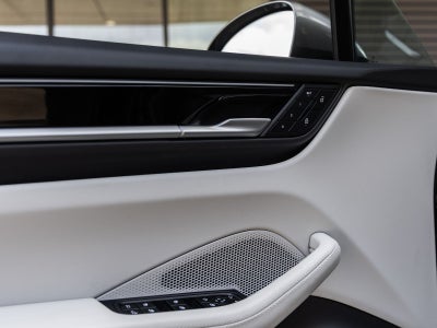 2025 Porsche Macan 4 Electric