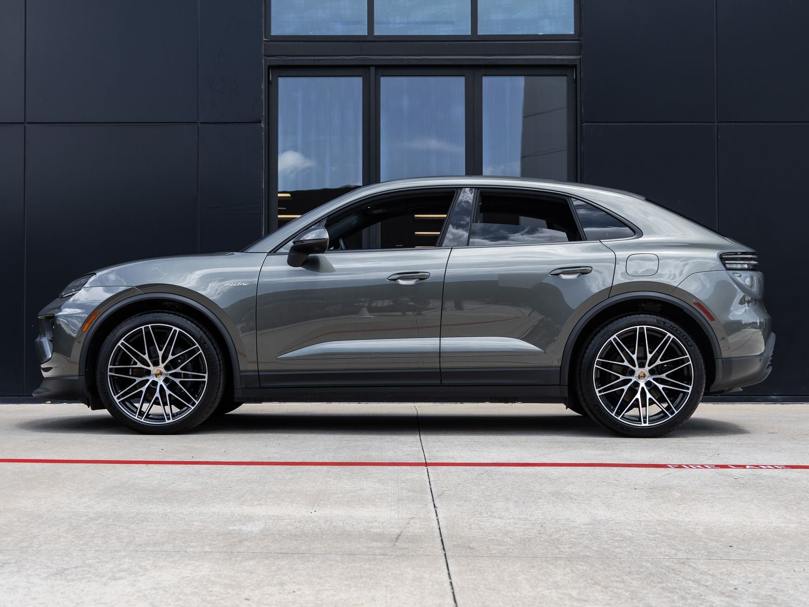 2025 Porsche Macan 4 Electric