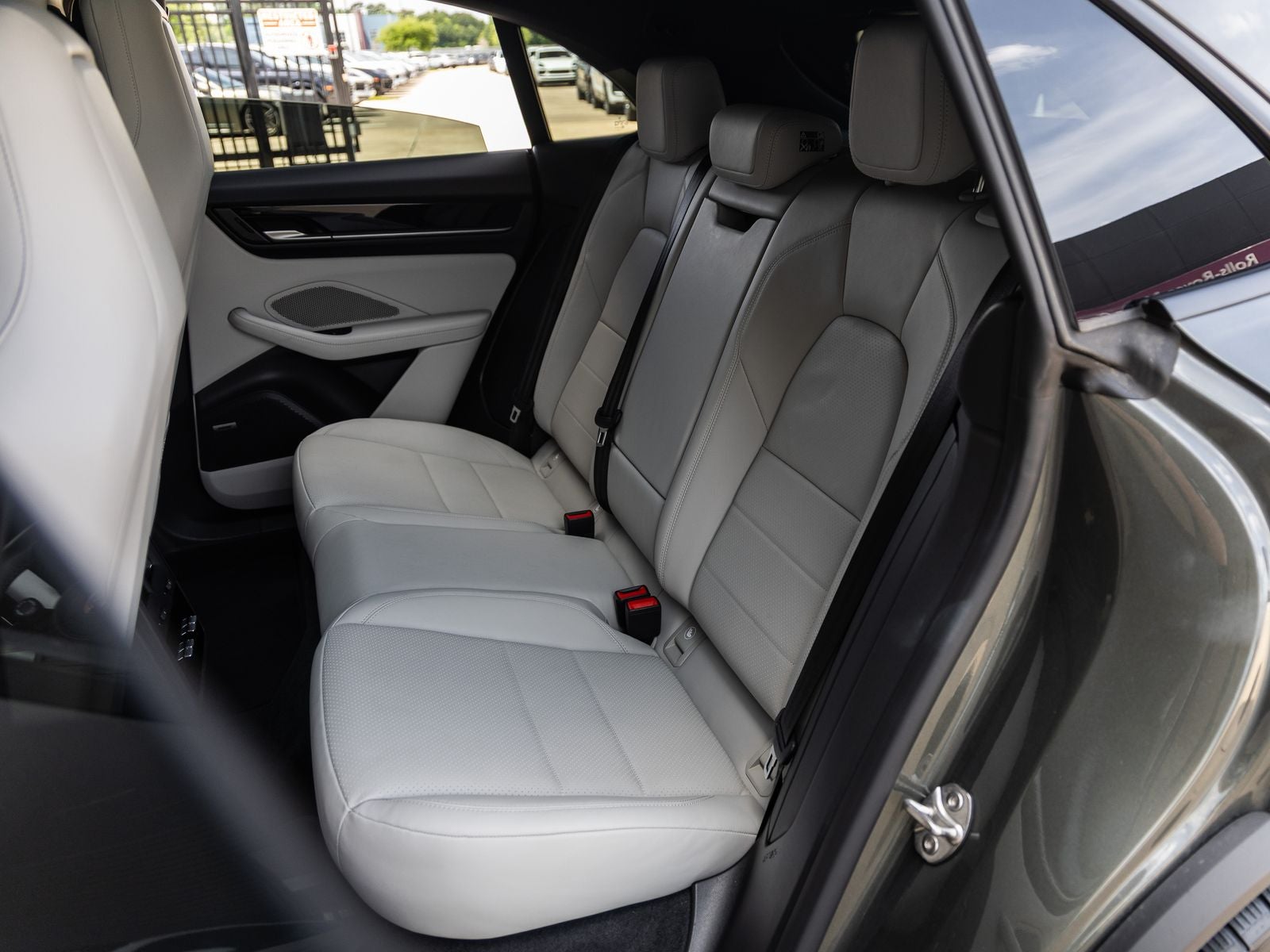 2025 Porsche Macan 4 Electric