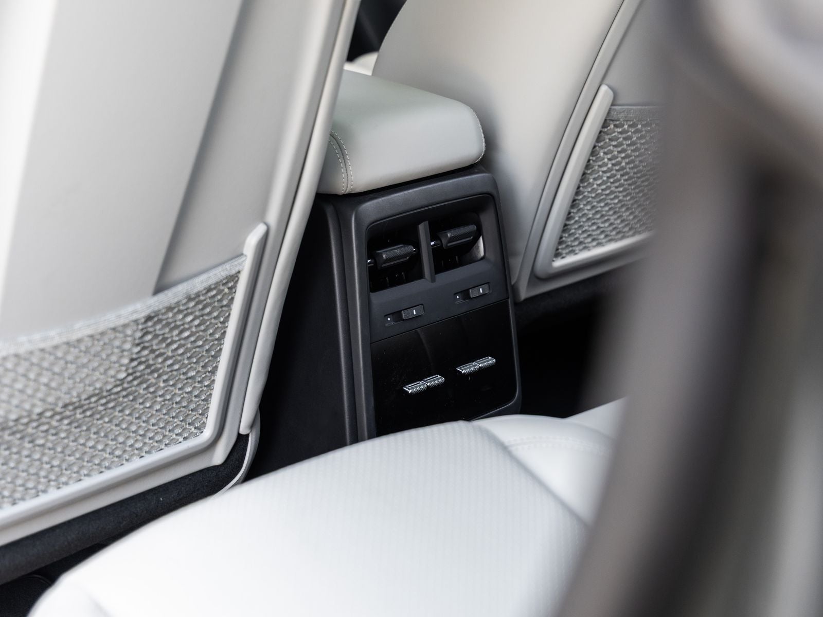 2025 Porsche Macan 4 Electric