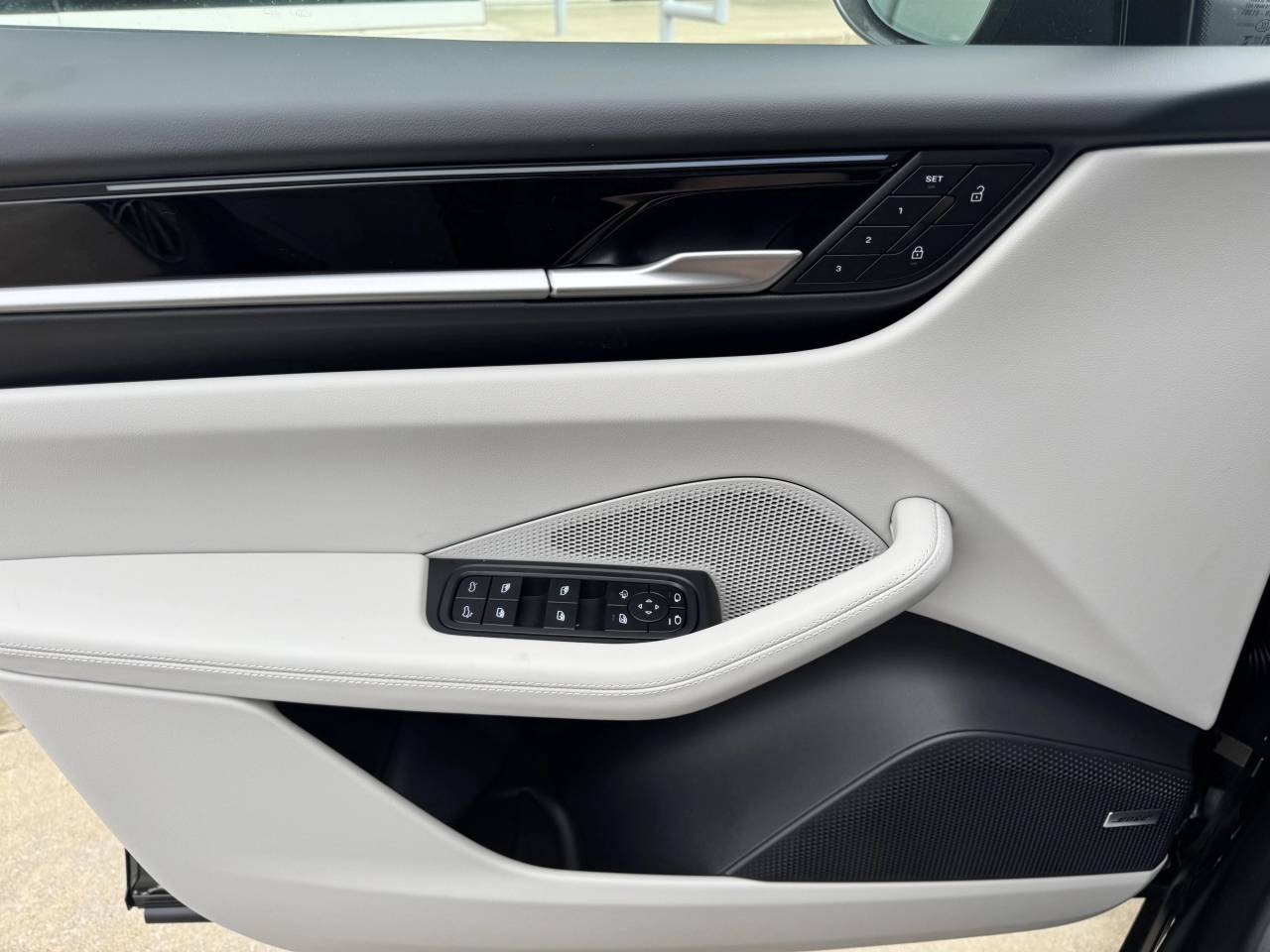 2025 Porsche Macan 4 Electric