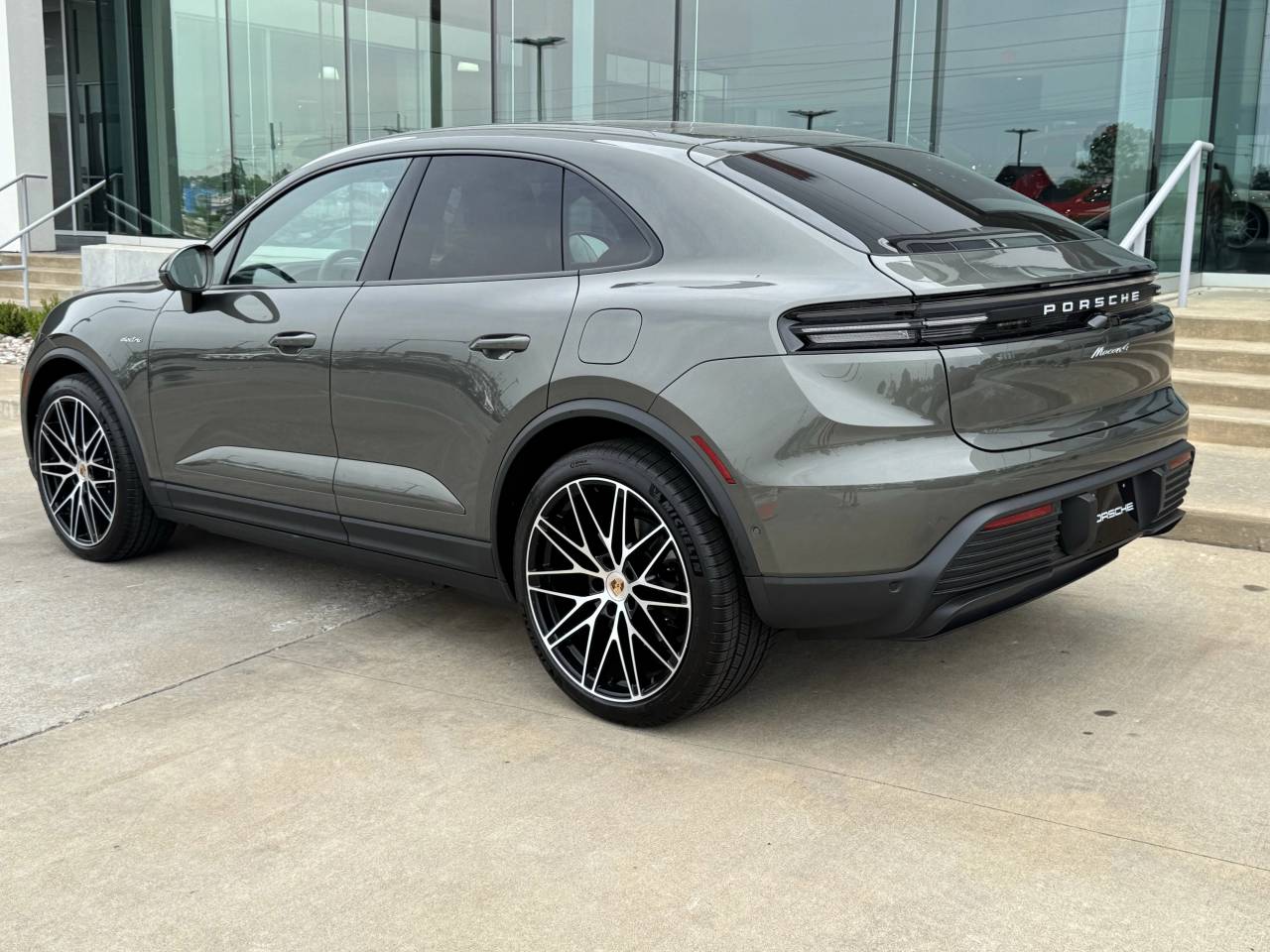 2025 Porsche Macan 4 Electric