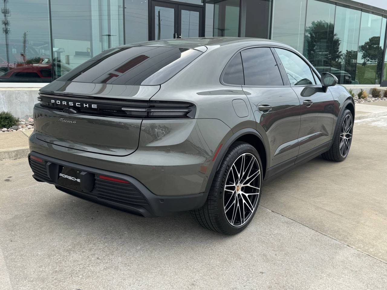 2025 Porsche Macan 4 Electric