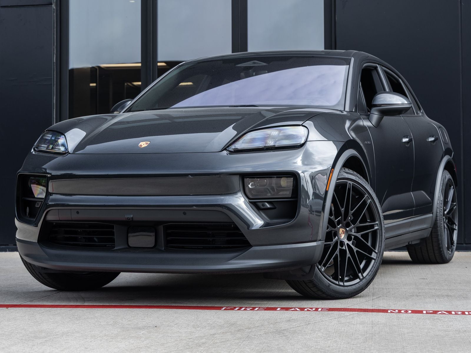 2025 Porsche Macan Base