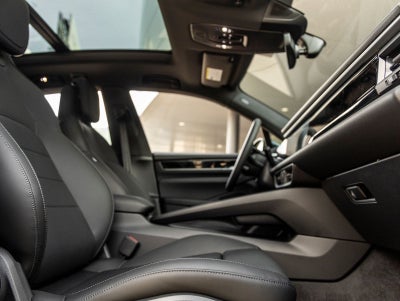 2025 Porsche Macan 4 Electric