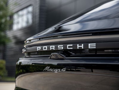 2025 Porsche Macan 4 Electric