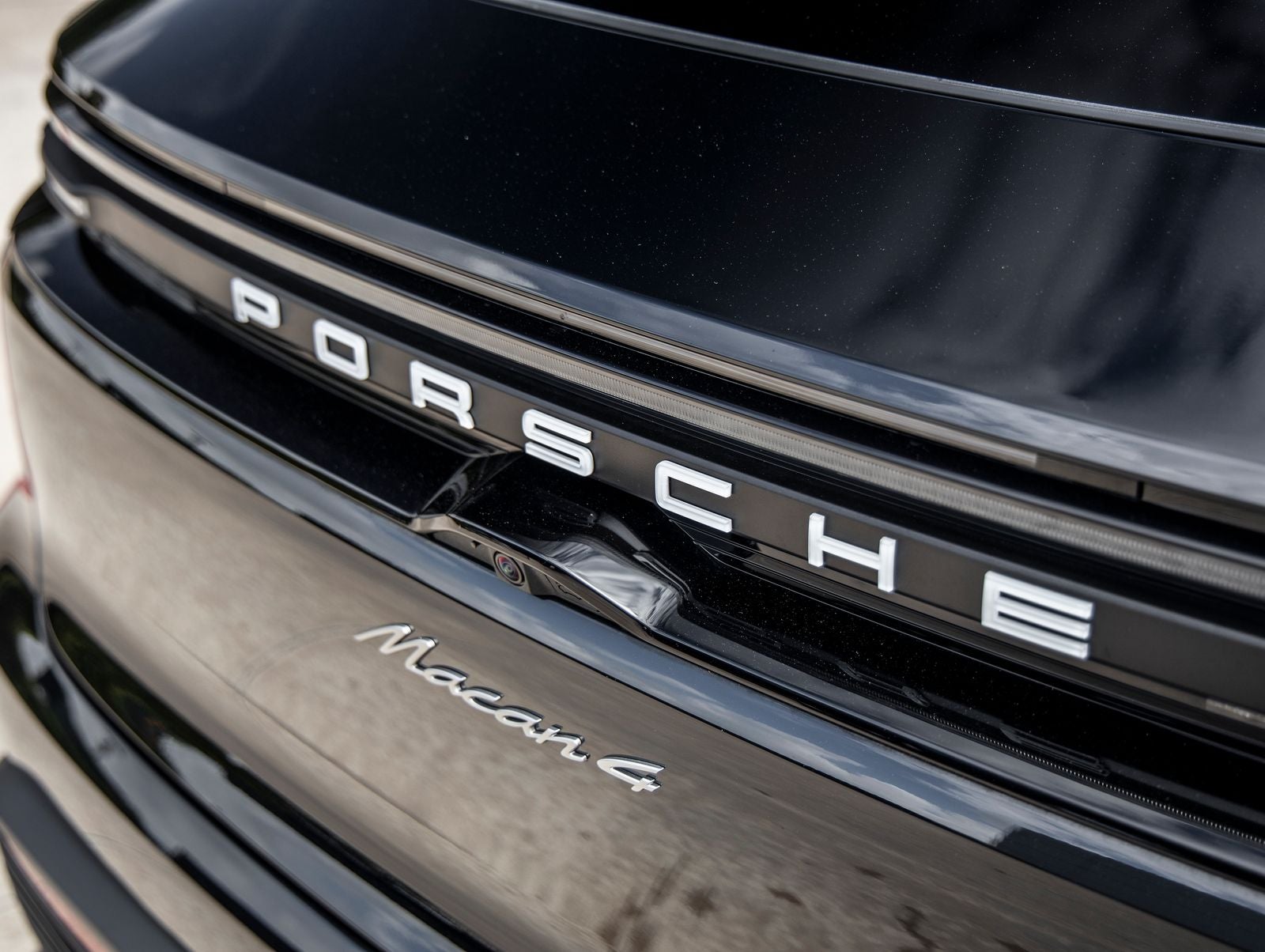 2025 Porsche Macan 4 Electric