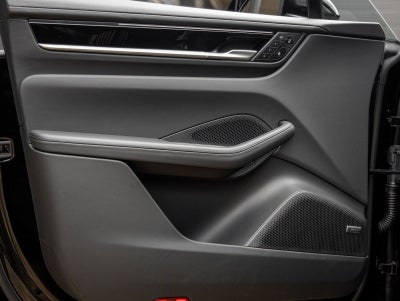2025 Porsche Macan 4 Electric
