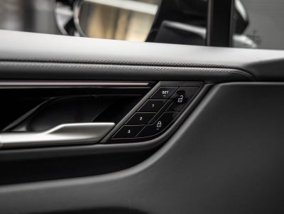 2025 Porsche Macan 4 Electric