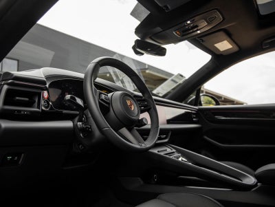 2025 Porsche Macan 4 Electric
