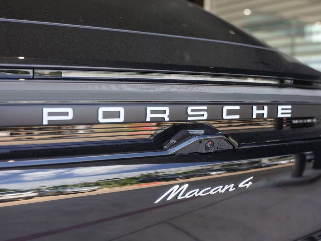 2025 Porsche Macan 4 Electric