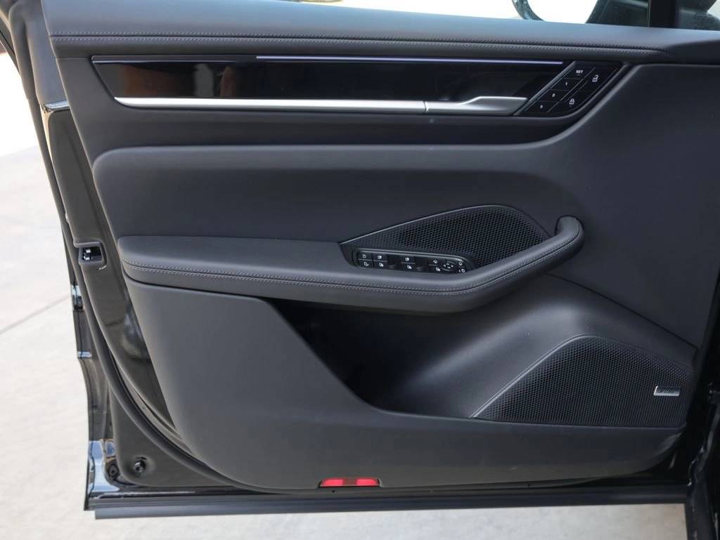 2025 Porsche Macan 4 Electric