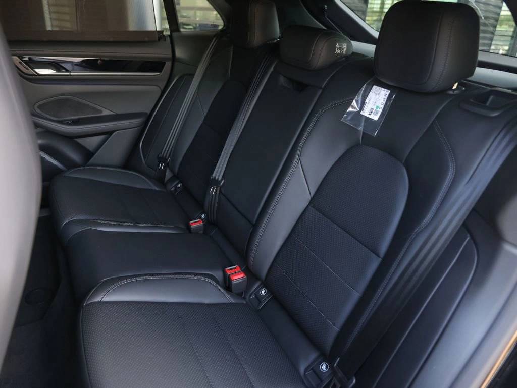 2025 Porsche Macan 4 Electric