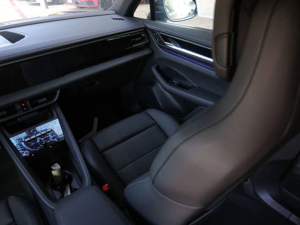 2025 Porsche Macan 4 Electric