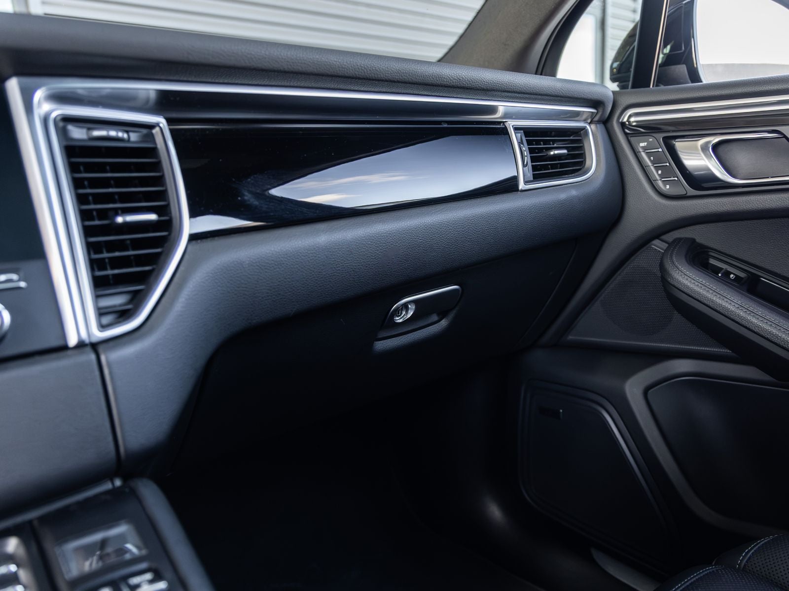 2018 Porsche Macan Macan S